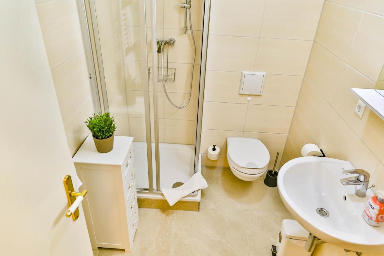 Apartment Ostseerose Ein Strandkorb Ist Im Sommer Inclusive Zempin Exterior foto